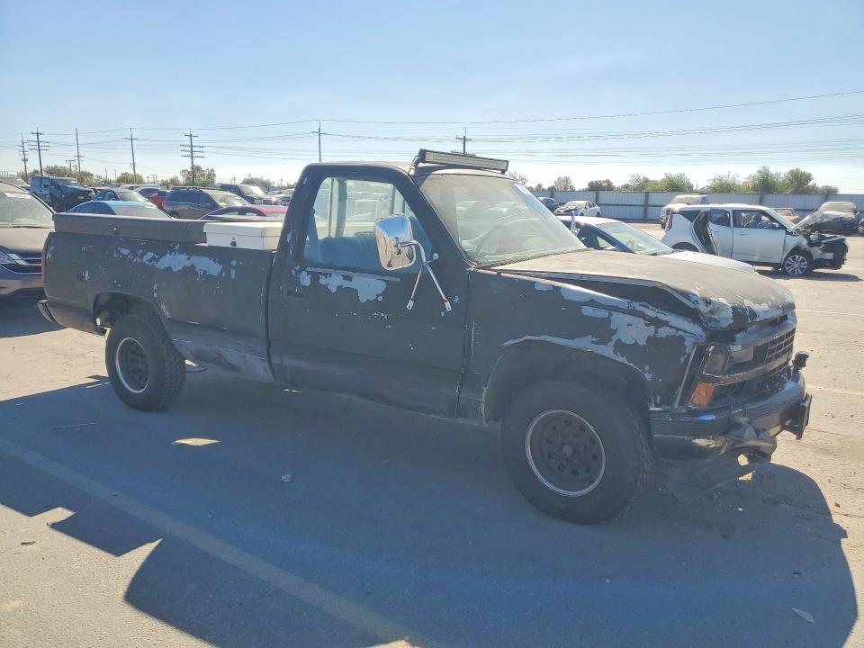 Auction sale of the 1989 Chevrolet Gmt-400, vin: 1GCFC24K3KE162607, lot number: 70900156