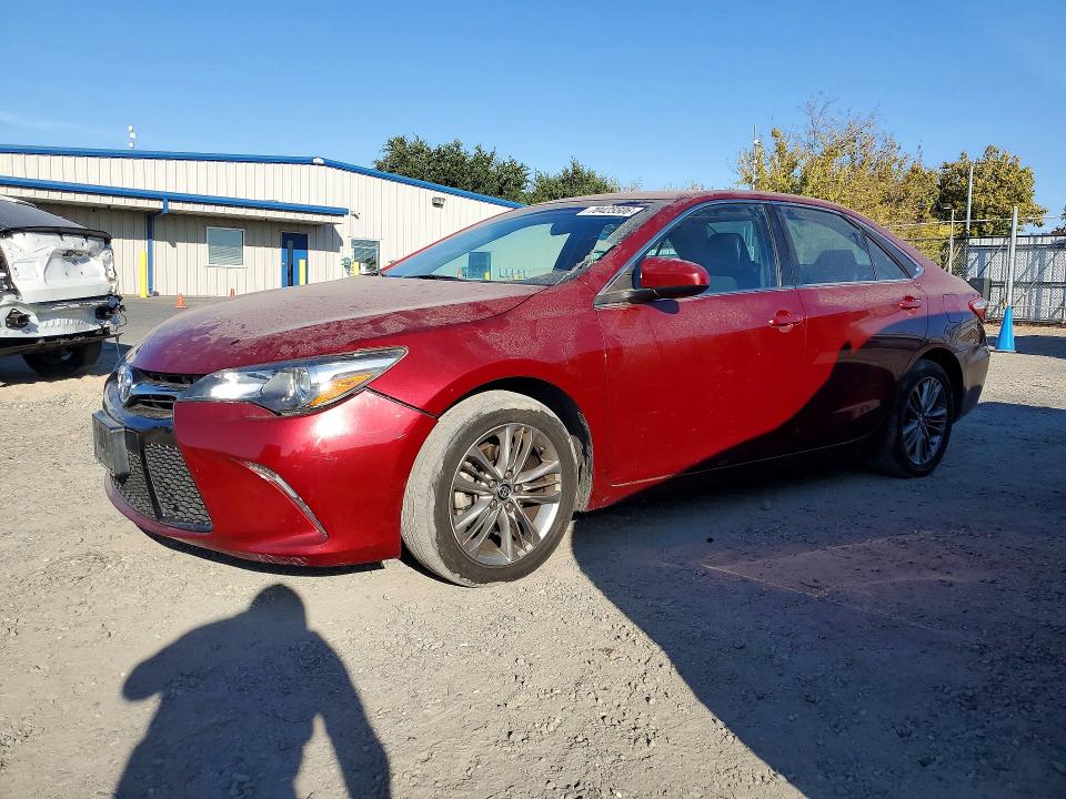 70425506 :رقم المزاد ، 4T1BF1FK9GU548244 vin ، 2016 Toyota Camry مزاد بيع