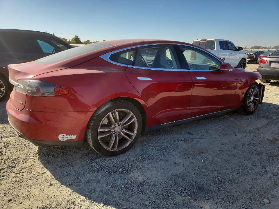 69068866 :رقم المزاد ، 5YJSA1E20FF116086 vin ، 2015 Tesla Model S مزاد بيع
