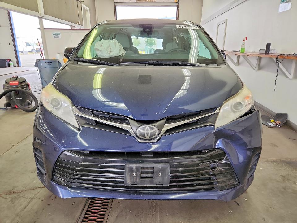 2018 Toyota Sienna მანქანა იყიდება აუქციონზე, vin: 5TDKZ3DC1JS923607, აუქციონის ნომერი: 67368866