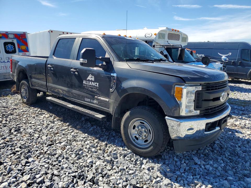 68736576 :رقم المزاد ، 1FT8W3BT9HEE60587 vin ، 2017 Ford F350 مزاد بيع