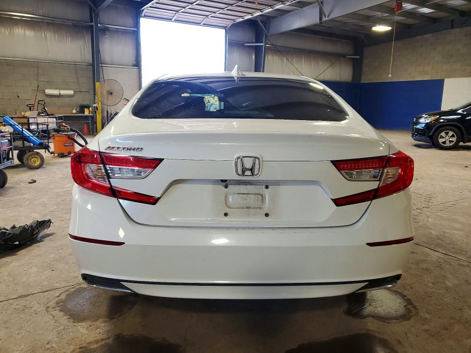 Продаж на аукціоні авто 2018 Honda Accord, vin: 1HGCV1F57JA083267, номер лоту: 68611576