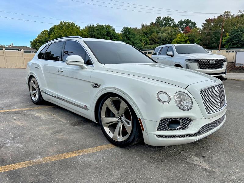 2017 Bentley Bentayga მანქანა იყიდება აუქციონზე, vin: SJAAC2ZV0HC015180, აუქციონის ნომერი: 64972116