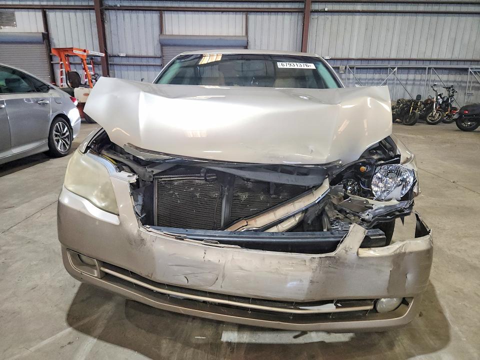 67931376 :رقم المزاد ، 4T1BK36B55U052037 vin ، 2005 Toyota Avalon مزاد بيع