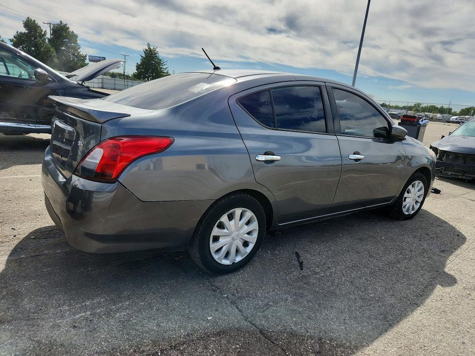 68926676 :رقم المزاد ، 3N1CN7AP8JL803729 vin ، 2018 Nissan Versa مزاد بيع