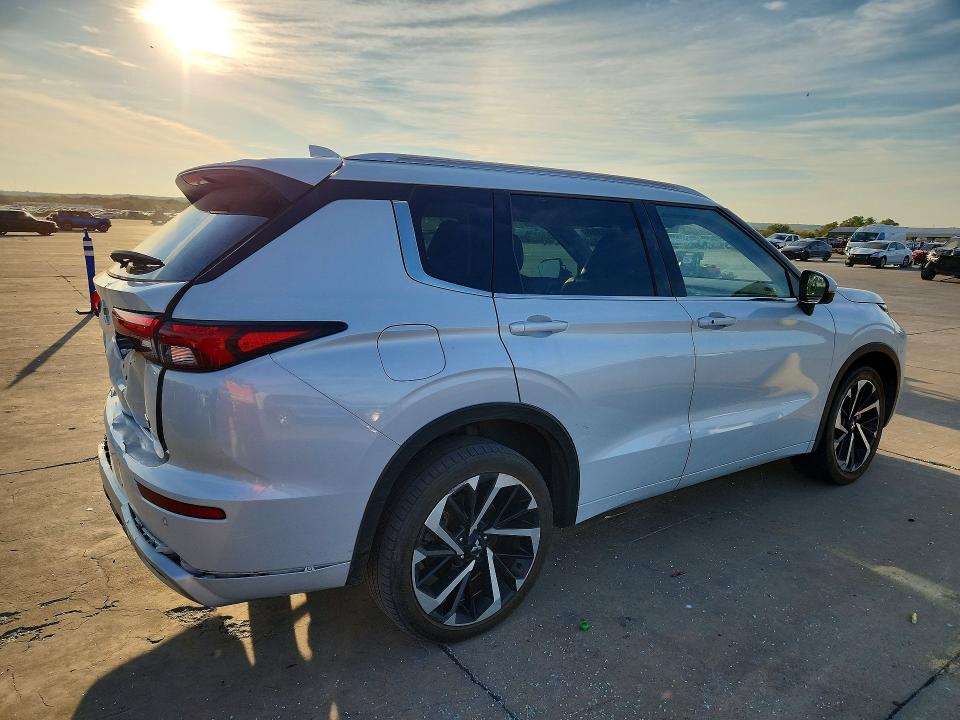 70653066 :رقم المزاد ، JA4J3VA84NZ071597 vin ، 2022 Mitsubishi Outlander مزاد بيع