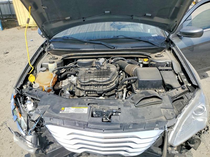 70325566 :رقم المزاد ، 1C3CCBBG2CN277268 vin ، 2012 Chrysler 200 مزاد بيع