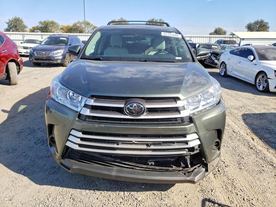 67753686 :رقم المزاد ، 5TDZZRFH1JS258900 vin ، 2018 Toyota Highlander مزاد بيع