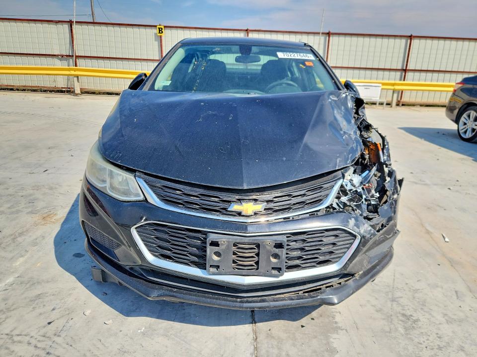70227646 :رقم المزاد ، 1G1BC5SM3J7100124 vin ، 2018 Chevrolet Cruze مزاد بيع