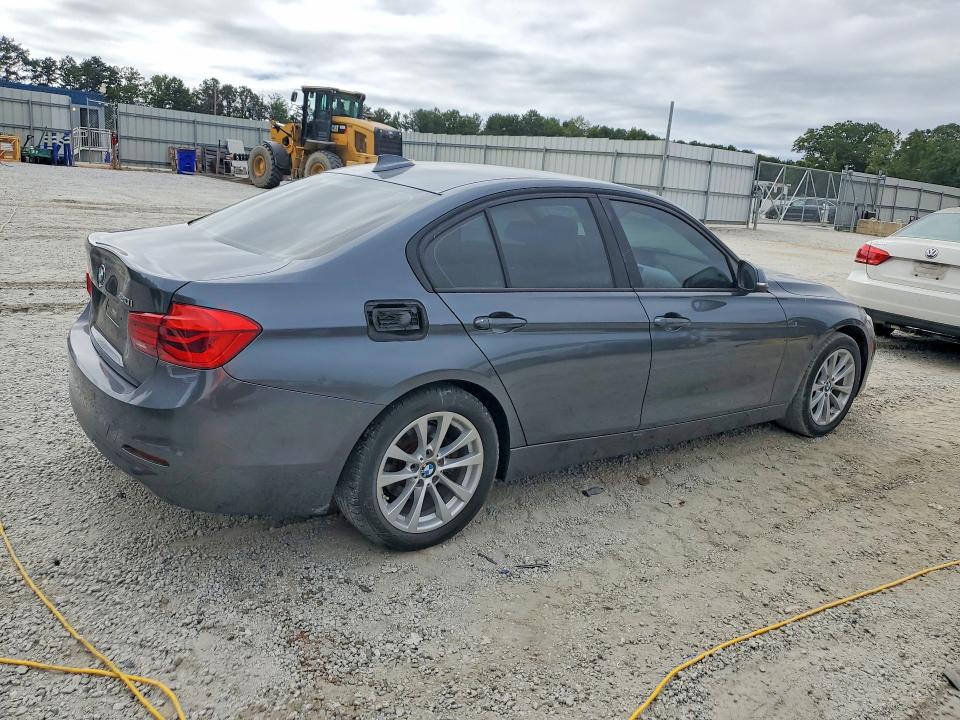 2017 Bmw 320 მანქანა იყიდება აუქციონზე, vin: WBA8A9C57HK619946, აუქციონის ნომერი: 70442696