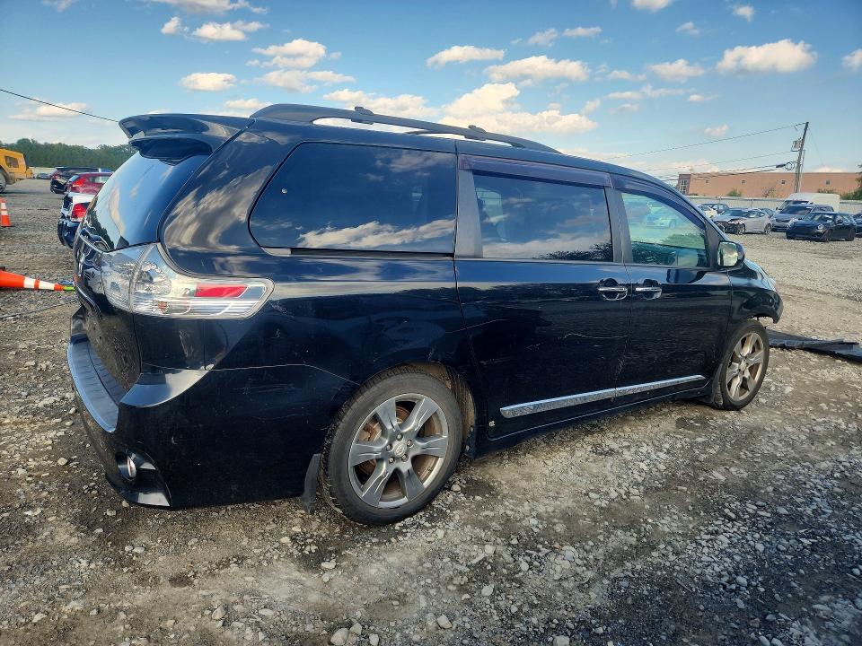 67805666 :رقم المزاد ، 5TDXZ3DC1HS864512 vin ، 2017 Toyota Sienna مزاد بيع