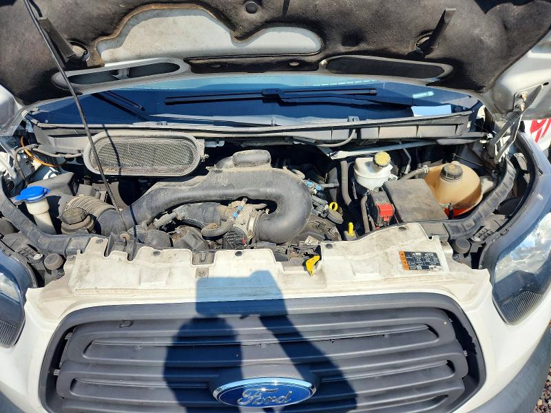 69332136 :رقم المزاد ، 1FTYR2CM1JKA51001 vin ، 2018 Ford Transit مزاد بيع