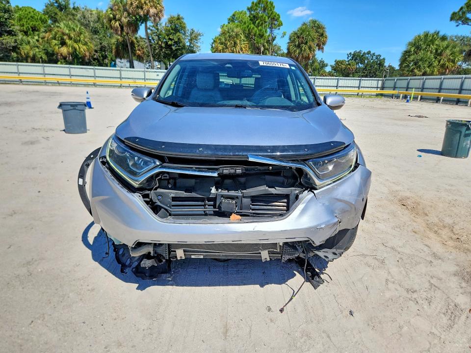 70655176 :رقم المزاد ، 7FARW1H81JE000196 vin ، 2018 Honda Cr-v مزاد بيع