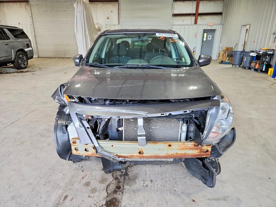 67742806 :رقم المزاد ، 3N1CN7AP9HL836393 vin ، 2017 Nissan Versa مزاد بيع
