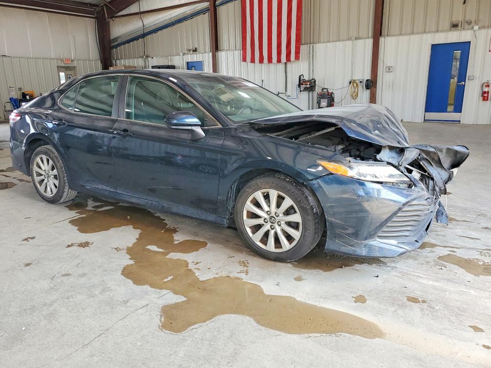 67310156 :رقم المزاد ، 4T1B11HK6JU604384 vin ، 2018 Toyota Camry مزاد بيع