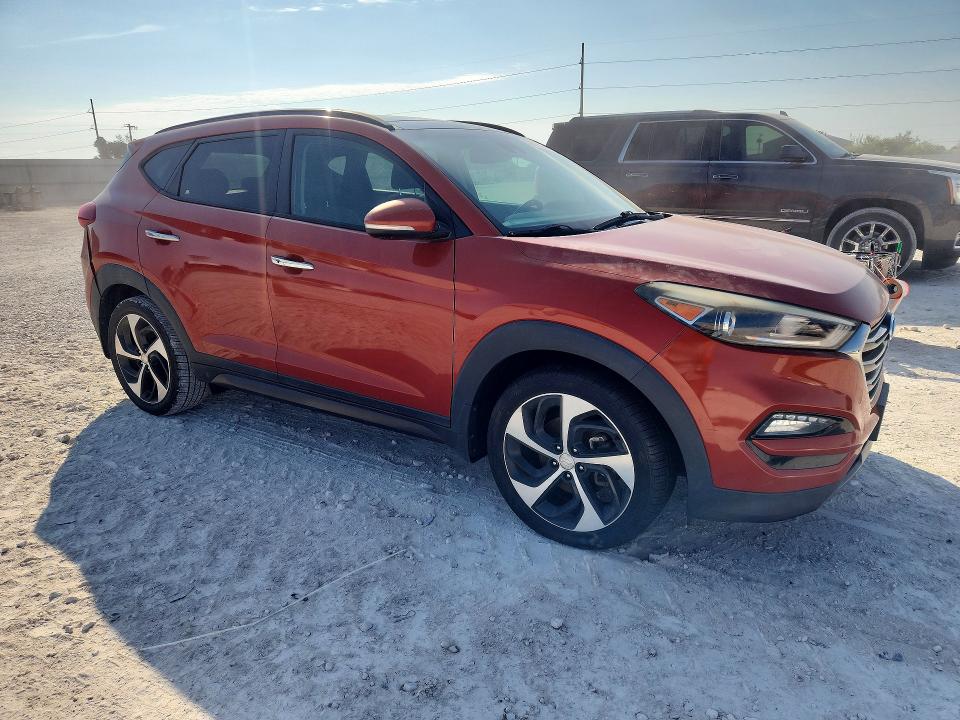 70617576 :رقم المزاد ، KM8J33A29GU109438 vin ، 2016 Hyundai Tucson مزاد بيع