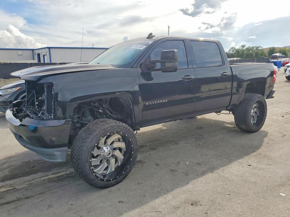 70062466 :رقم المزاد ، 3GCPCPEH7JG144266 vin ، 2018 Chevrolet Silverado مزاد بيع