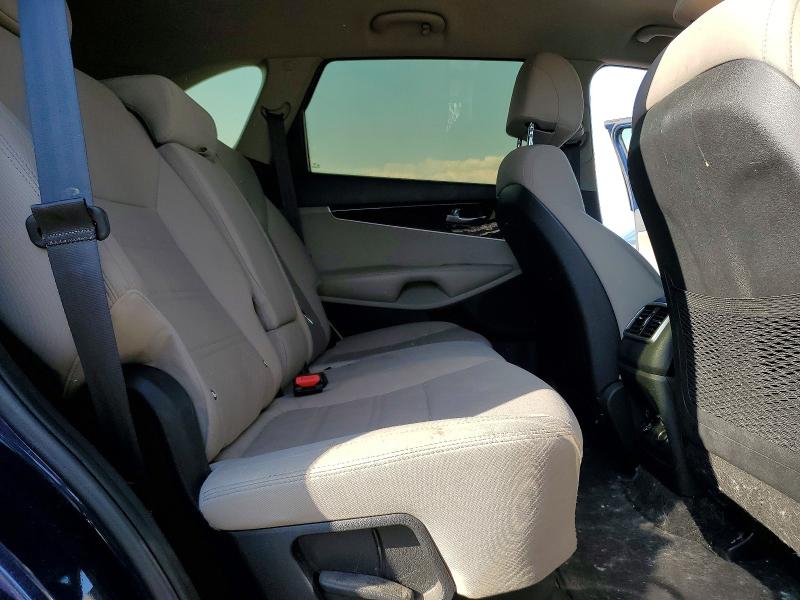 69261986 :رقم المزاد ، 5XYPG4A33HG265589 vin ، 2017 Kia Sorento مزاد بيع