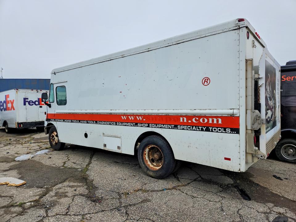 Продаж на аукціоні авто 2001 Frht - Freightliner Chassis, vin: 4UZAARBW11CH94951, номер лоту: 69702336