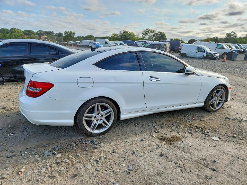 Продажа на аукционе авто 2014 Mercedes-benz C, vin: WDDGJ4HB5EG306947, номер лота: 65966576