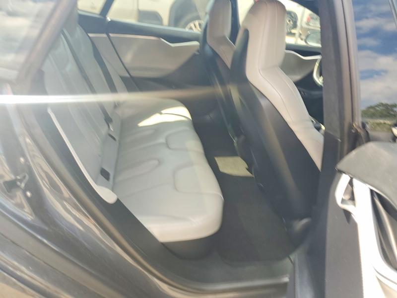 68843926 :رقم المزاد ، 5YJSA1E47GF115858 vin ، 2016 Tesla Model S مزاد بيع