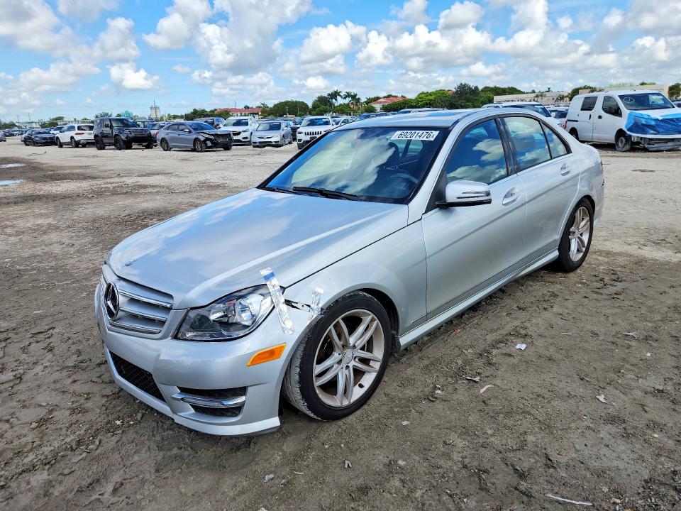 2014 Mercedes-benz C მანქანა იყიდება აუქციონზე, vin: WDDGF4HB6EA949926, აუქციონის ნომერი: 69201476
