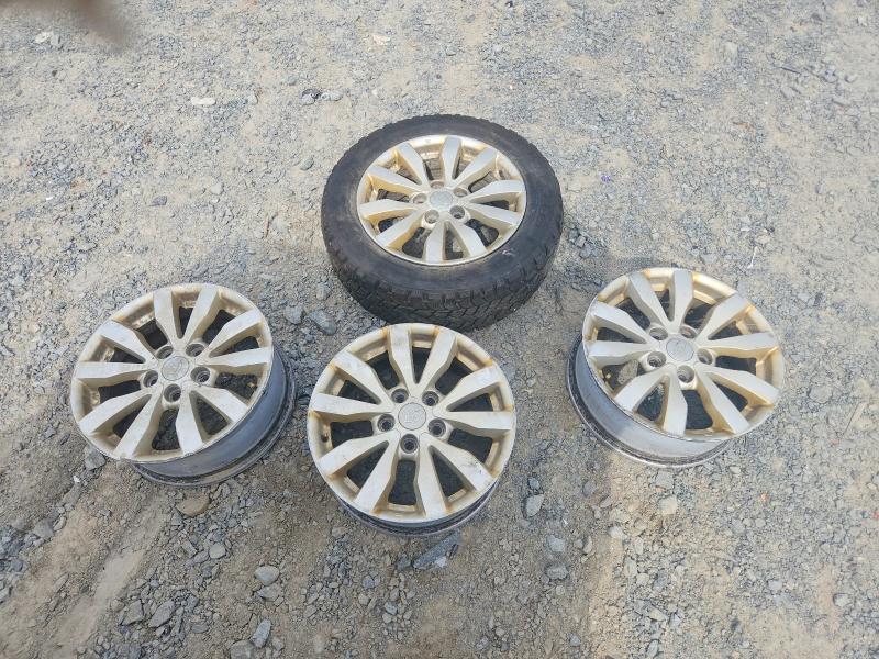 69071456 :رقم المزاد ، KMHCT4AE2FU806411 vin ، 2015 Hyundai Accent مزاد بيع