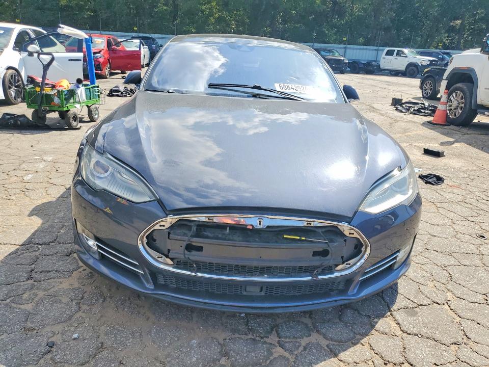 68843926 :رقم المزاد ، 5YJSA1E47GF115858 vin ، 2016 Tesla Model S مزاد بيع