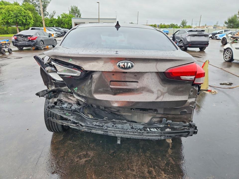 2017 Kia Forte მანქანა იყიდება აუქციონზე, vin: 3KPFL4A7XHE007979, აუქციონის ნომერი: 70080856