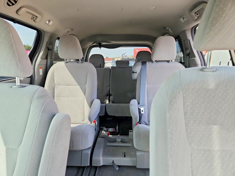 68588606 :رقم المزاد ، 5TDKZ3DC9JS938873 vin ، 2018 Toyota Sienna مزاد بيع