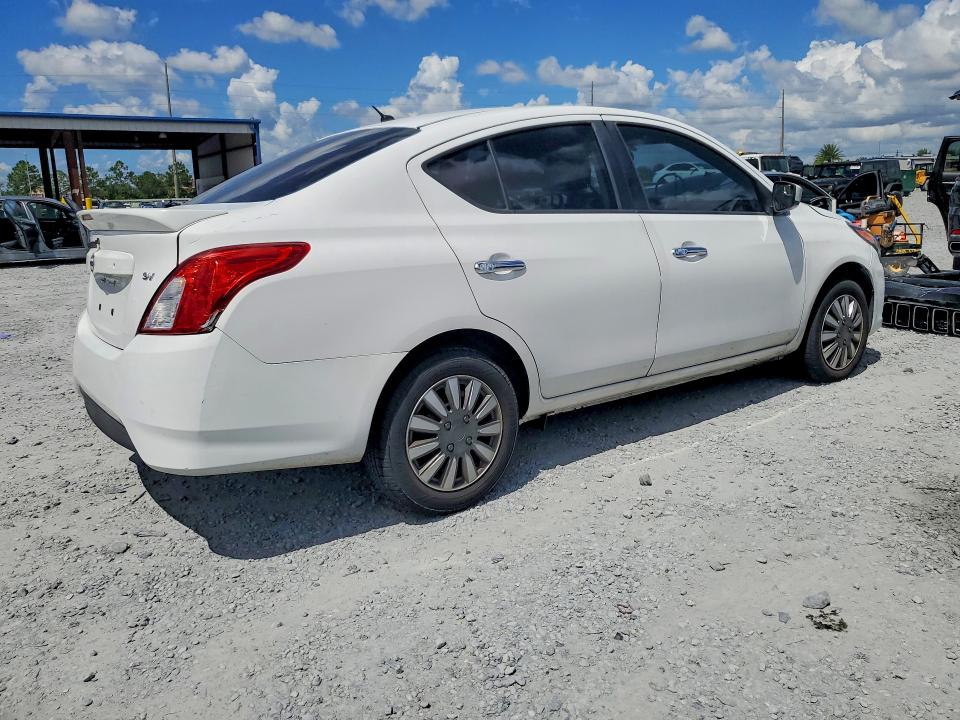 69643096 :رقم المزاد ، 3N1CN7AP7JK391454 vin ، 2018 Nissan Versa مزاد بيع