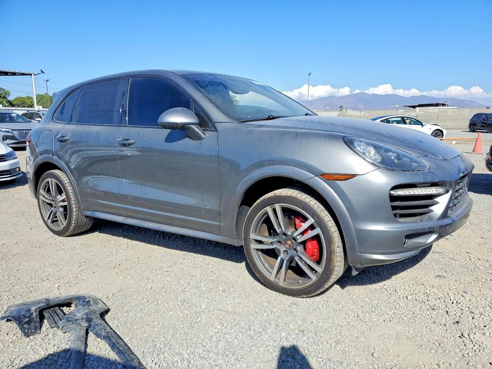 70299706 :رقم المزاد ، WP1AD2A25ELA74328 vin ، 2014 Porsche Cayenne مزاد بيع