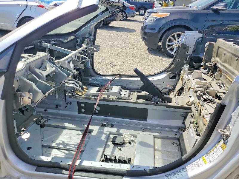 70560056 :رقم المزاد ، WUAVNAFG2BN000687 vin ، 2011 Audi R8 مزاد بيع