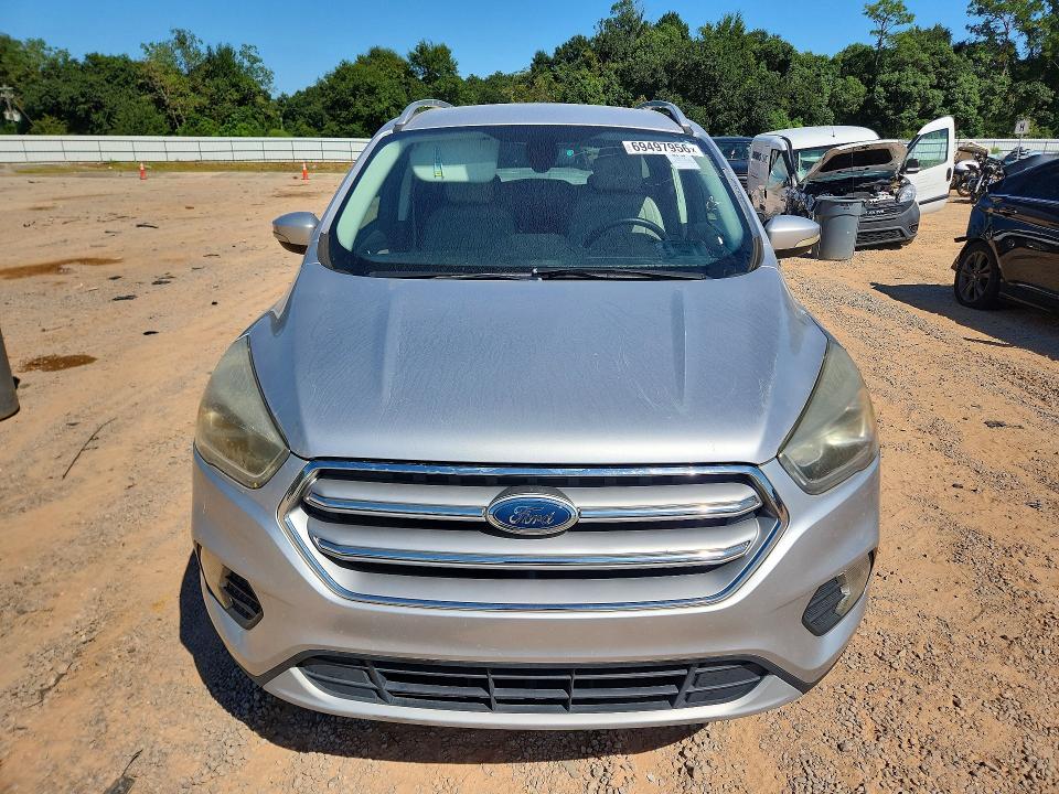 2017 Ford Escape მანქანა იყიდება აუქციონზე, vin: 1FMCU0JDXHUD83772, აუქციონის ნომერი: 69497956