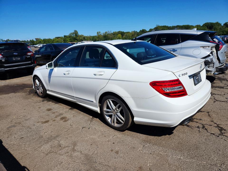 2014 Mercedes-benz C მანქანა იყიდება აუქციონზე, vin: WDDGF8AB9EG177615, აუქციონის ნომერი: 68056506