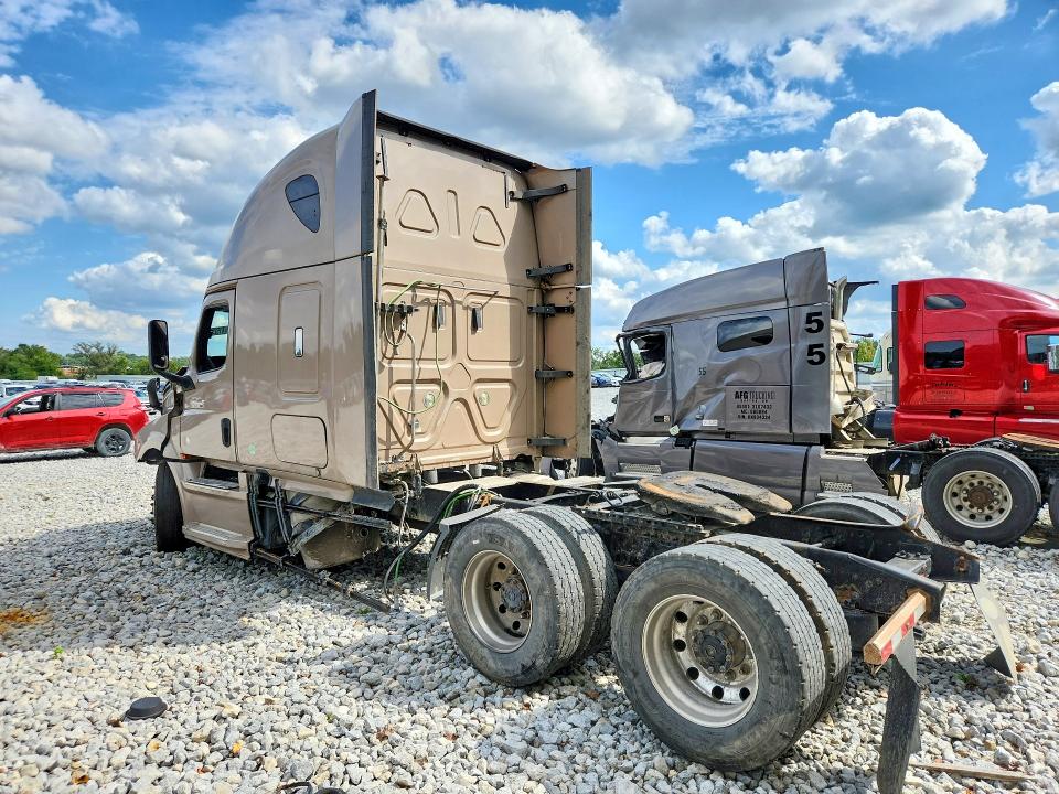 61525216 :رقم المزاد ، 3AKJHHDR0LSLG4967 vin ، 2020 Freightliner Cascadia مزاد بيع