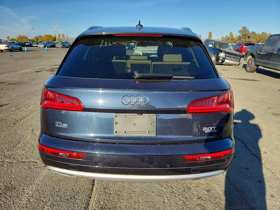 70272796 :رقم المزاد ، WA1BNAFY3J2053451 vin ، 2018 Audi Q5 مزاد بيع