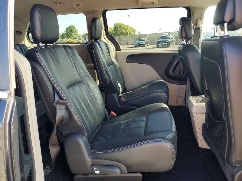 2015 Chrysler Town & Country მანქანა იყიდება აუქციონზე, vin: 2C4RC1BGXFR636731, აუქციონის ნომერი: 70808516