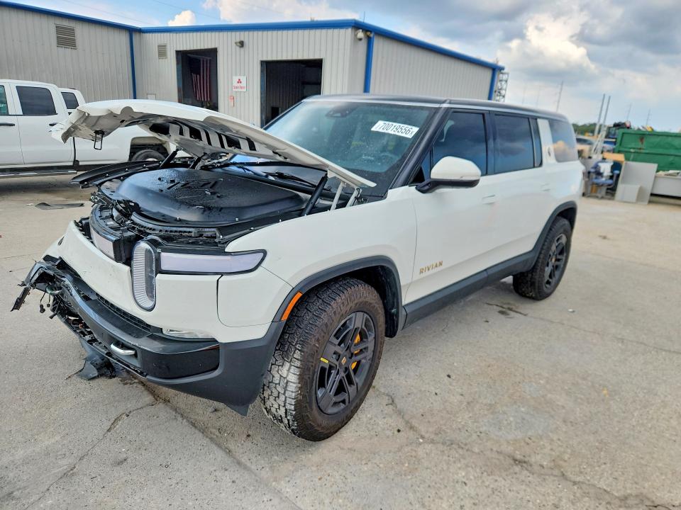 Auction sale of the 2023 Rivian R1s, vin: 7PDSGABL2PN020810, lot number: 70019556