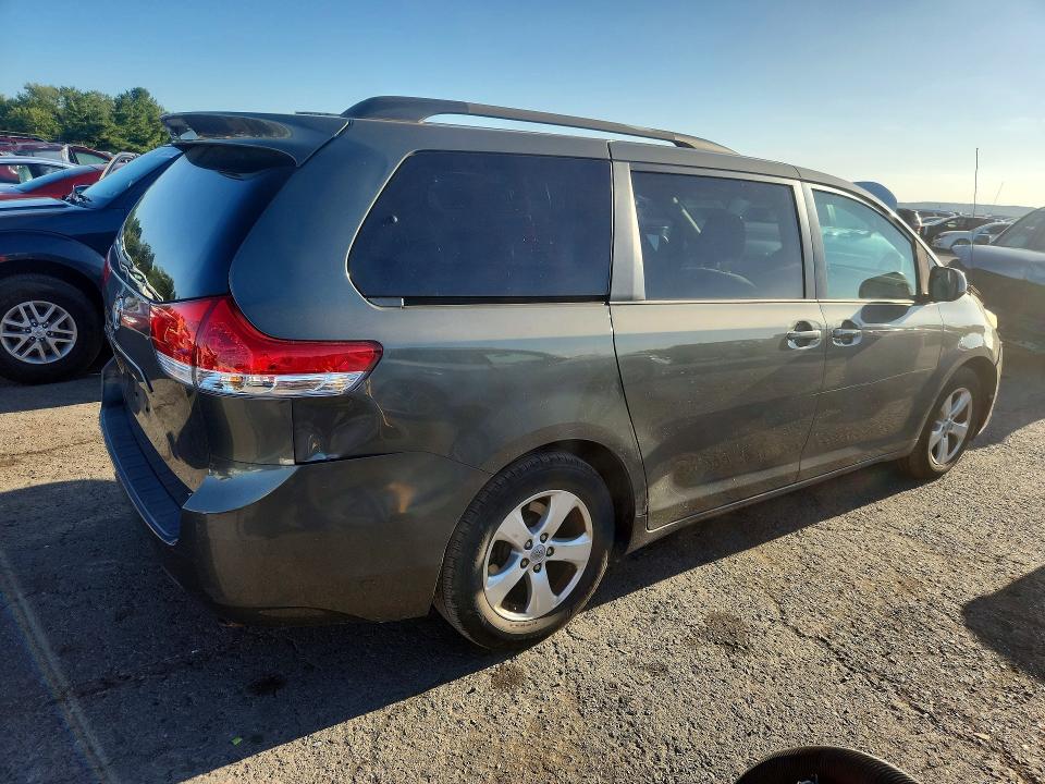 2012 Toyota Sienna მანქანა იყიდება აუქციონზე, vin: 5TDKK3DC3CS257454, აუქციონის ნომერი: 69259486