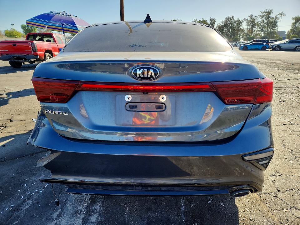 2021 Kia Forte მანქანა იყიდება აუქციონზე, vin: 3KPF24AD1ME316744, აუქციონის ნომერი: 67402376