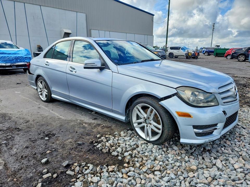 2013 Mercedes-benz C მანქანა იყიდება აუქციონზე, vin: WDDGF4HBXDA767645, აუქციონის ნომერი: 67478676