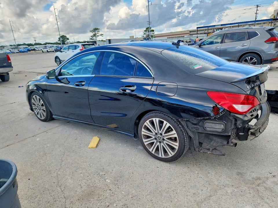 67181136 :رقم المزاد ، WDDSJ4GB3JN558875 vin ، 2018 Mercedes-benz Cla مزاد بيع