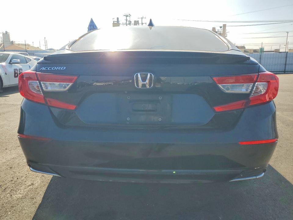 Продажа на аукционе авто 2018 Honda Accord, vin: 1HGCV1F40JA117766, номер лота: 69780676