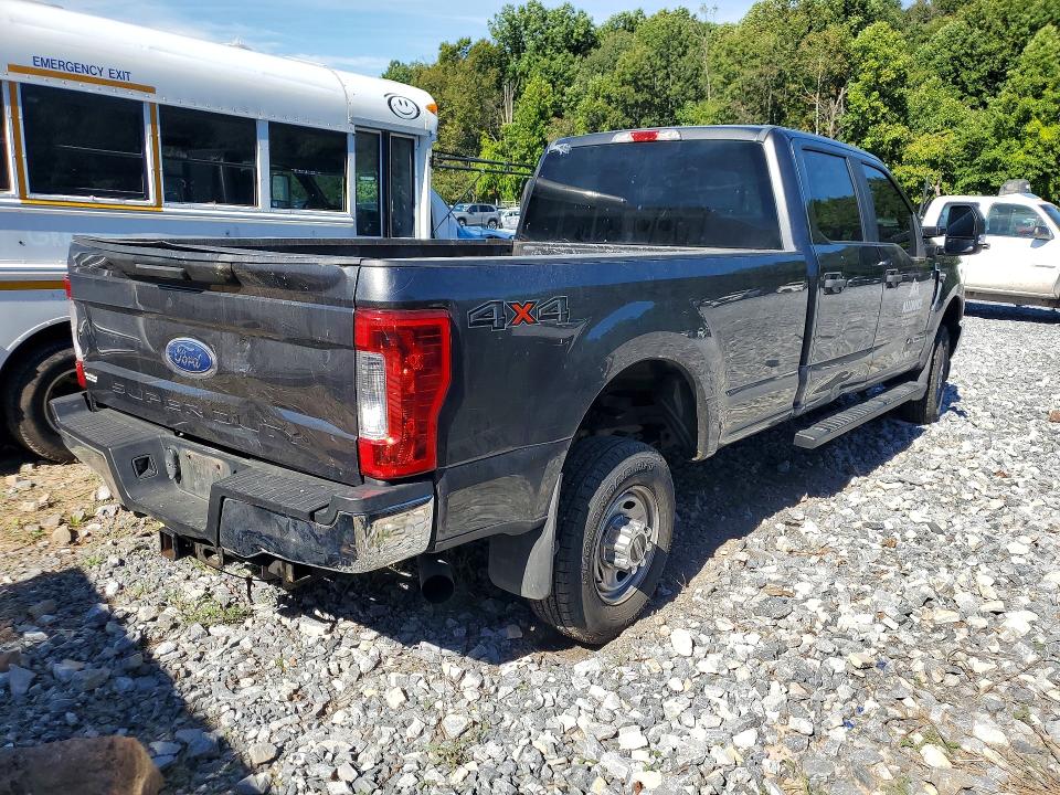 68736576 :رقم المزاد ، 1FT8W3BT9HEE60587 vin ، 2017 Ford F350 مزاد بيع