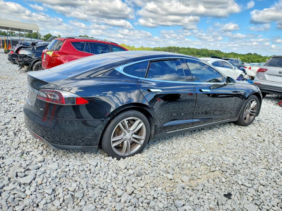 2015 Tesla Model S მანქანა იყიდება აუქციონზე, vin: 5YJSA4H1XFF080363, აუქციონის ნომერი: 70439766