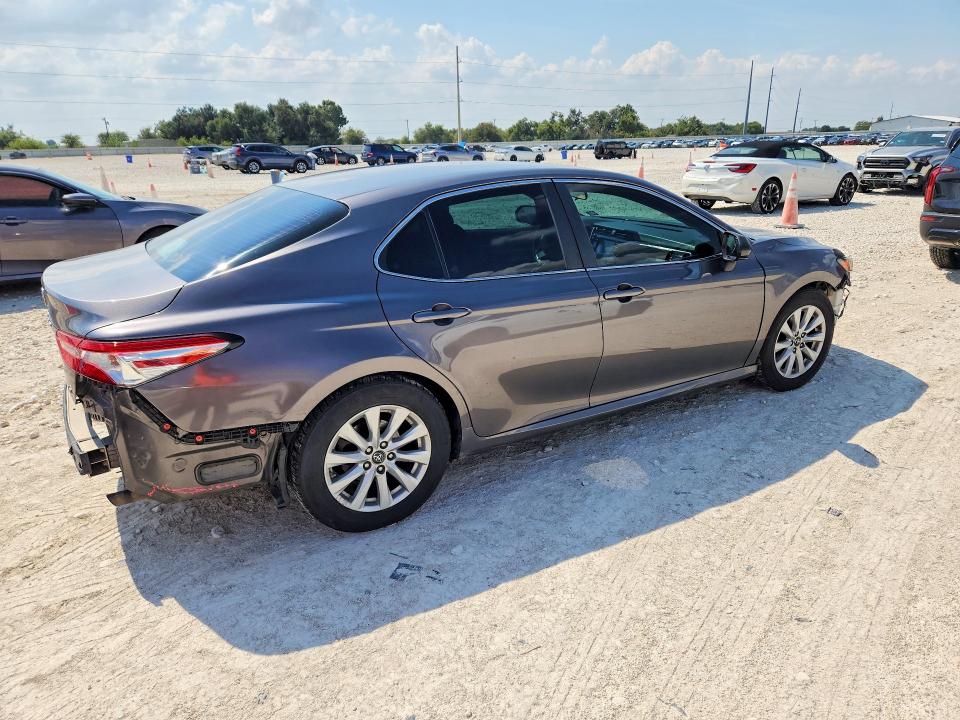 Продаж на аукціоні авто 2018 Toyota Camry, vin: 4T1B11HK5JU051016, номер лоту: 70152396