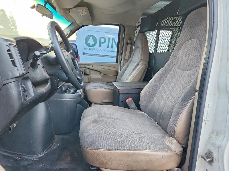 68579346 :رقم المزاد ، 1GCGG25V251256975 vin ، 2005 Chevrolet Express G2500 مزاد بيع