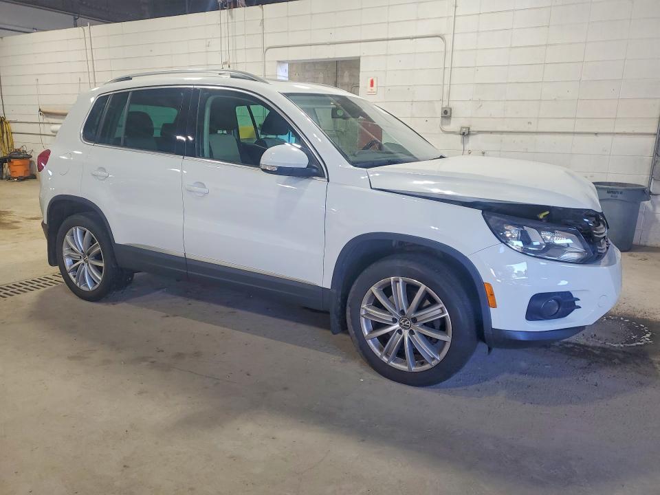 70174386 :رقم المزاد ، WVGBV7AX4GW583822 vin ، 2016 Volkswagen Tiguan مزاد بيع