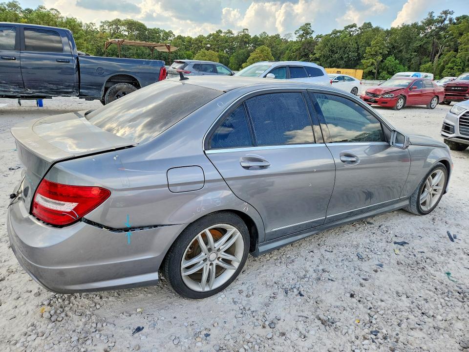 2013 Mercedes-benz C მანქანა იყიდება აუქციონზე, vin: WDDGF4HB3DR299985, აუქციონის ნომერი: 70038596